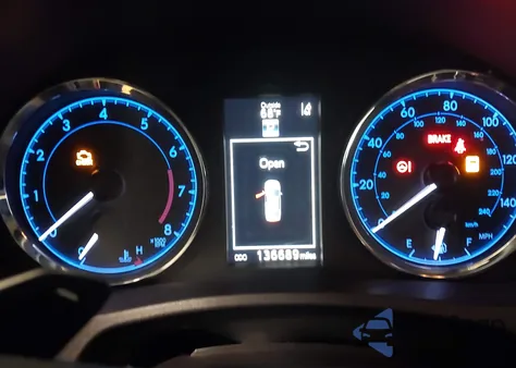 2018 Toyota Corolla Se z USA, uszkodzony, nr VIN 2T1BURHE4JC001676